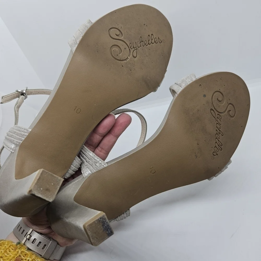 Seychelles taupe and silver leather strappy heeled sandals size 10